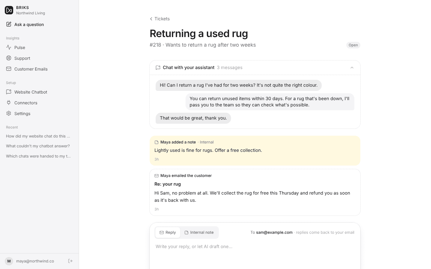A support ticket with the website chat, an internal note and a reply